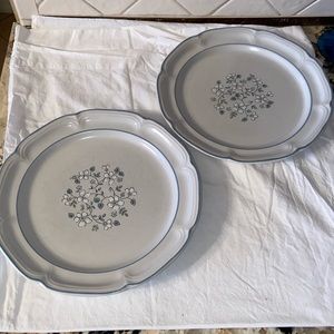 Vintage set of 2 Avondale by Covington Edition Japan - Dinner plates